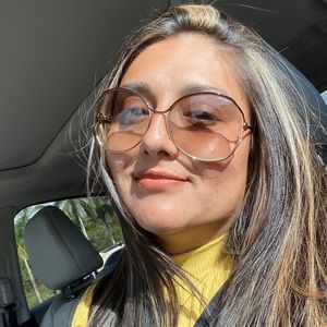 Meet your Posher, Alexandra